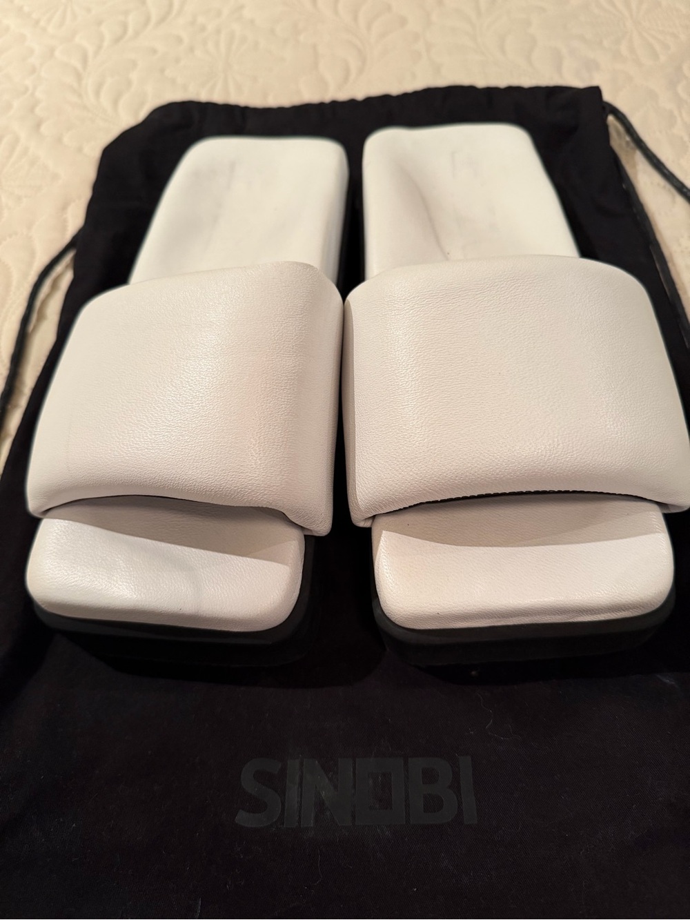 Sinobi Official MONO DOUBLE WHITE sandals